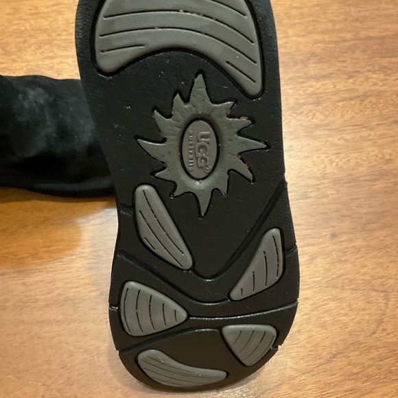 Classic short blk UGG boots sz 6 - Picture 6 of 6